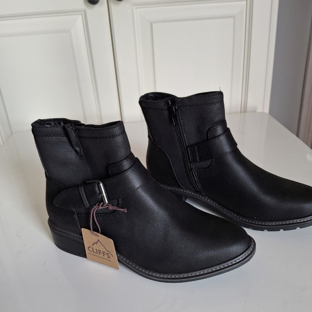 Cliffs White Mountain Ankle Boots 8 Wide